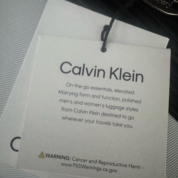 Calvin Klein 26” Hardside Spinner Luggage White Black Expandable NEW - Picture 2 of 3